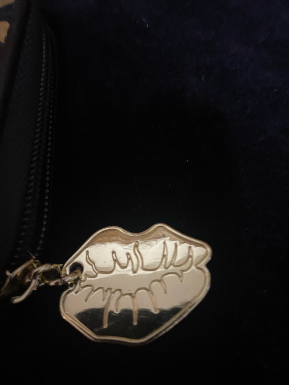 GUC Luv Betsy by Betsy Johnson gold Metalic Cheetah Print zip around Wallet - Picture 3 of 11